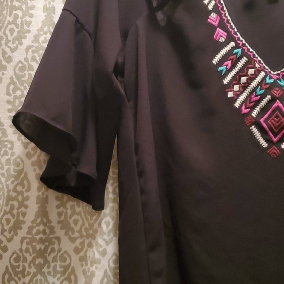 V-neck Embroidered Open-shoulder Boho Blouse - Picture 3 of 4